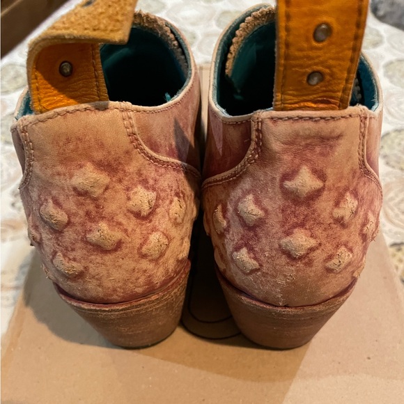 Pskaufman Ladies Boot, Size 9
Sidewalk Laceless Oxford - Picture 3 of 5